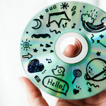 Een CD met illustraties. Er bestaan rijbewijs CD's, deze afbeelding illustreert zo'n CD.